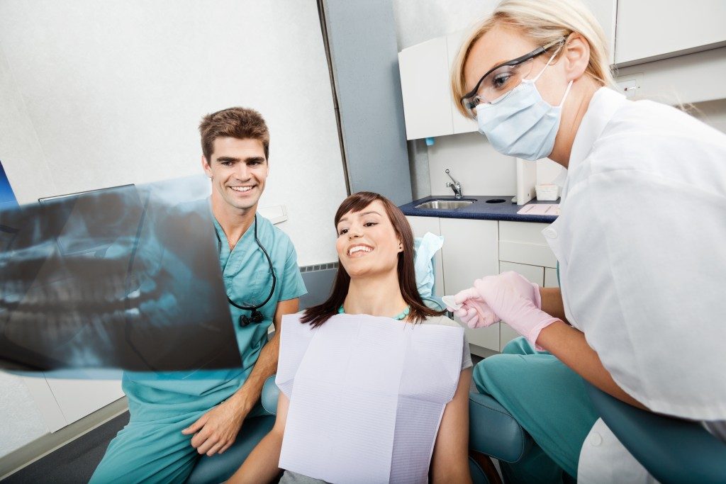 Dentist explaining the xray result