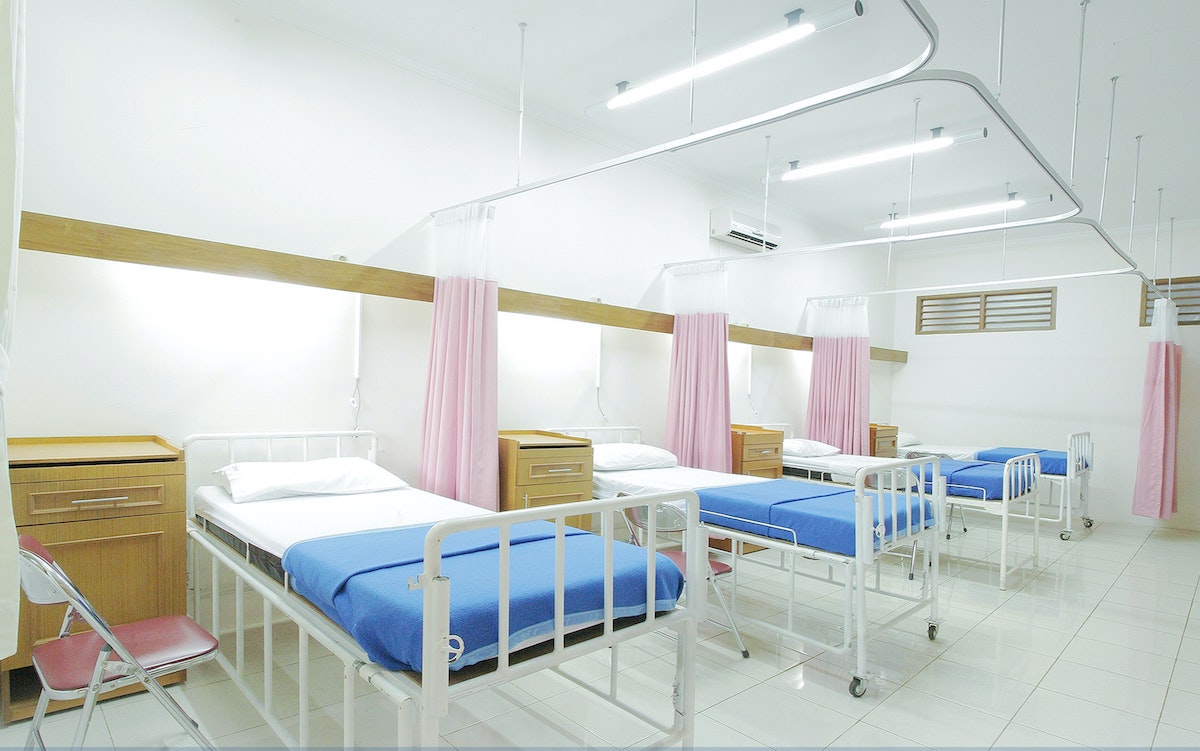 Emergency room beds